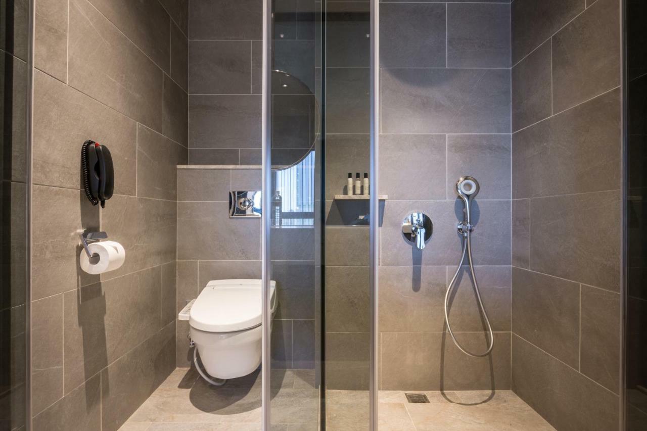Park Lees Hotel Гаосюн Екстер'єр фото A wet room in a hotel